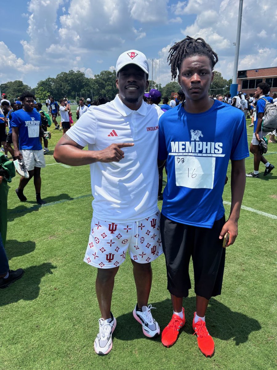 CraigshannonPFP's tweet photo. Couple clips at Memphis mega camp
Felt great connecting with @CoachEddie2 for sure.💯 @nester_nick @R_AmirGantCoach @on3 @247recruiting @MemphisFB https://t.co/qxJXlDxlWT