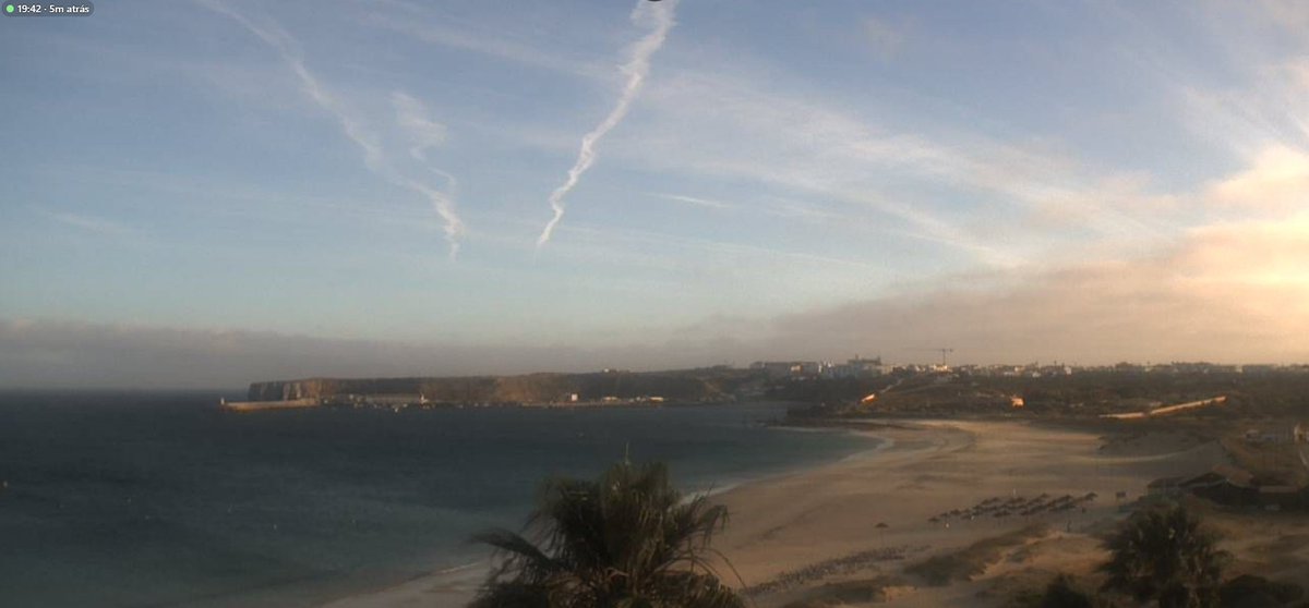 75Alcaide's tweet photo. 01/06/2026 19:42: THE SKY NOW IN #ALGARVE.🙄🕸️

1. SAGRES, Martinhal Beach;
2. Ferragudo, Praia Grande;
3. Vilamoura, Marina;
4. Faro, Farol Island.

#Portugal #FieldLab #SAI #SRM #IMT2030 #6G #PNT #QKD #PlasmaSky #GeoEngineering https://t.co/DWxfrzSuDk