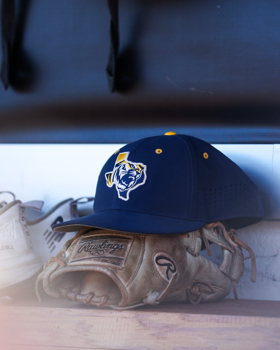 NCAADIII's tweet photo. elimination monday, who wants it more? 🤫

#WhyD3 | #D3baseball https://t.co/3YFIiX5Aro