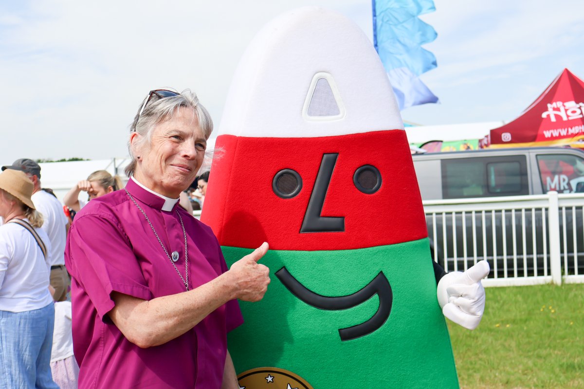 ChurchinWales's tweet photo. Here are some more photos from Archbishop Cherry exploring the stalls at this year’s Urdd Eisteddfod. Did you visit the Maes? Dyma ragor o luniau o’r Archesgob Cherry yn edrych ar y stondinau yn Eisteddfod yr Urdd eleni.  A wnaethoch chi ymweld â’r Maes?
#ChurchInWales https://t.co/2lv18FFiOB