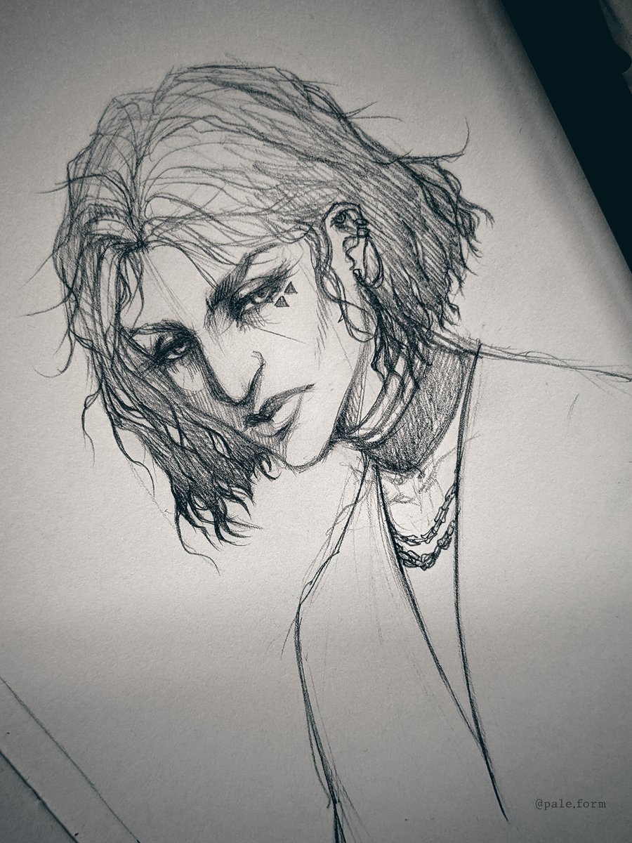 pale_form's tweet photo. It's been a while, and I figured I could try to give this place another chance, despite everything. 

I'm still in my little corner, doing my sketches and enjoying the start of summer.

#sketchbook #traditionalart https://t.co/kh27HY4aph