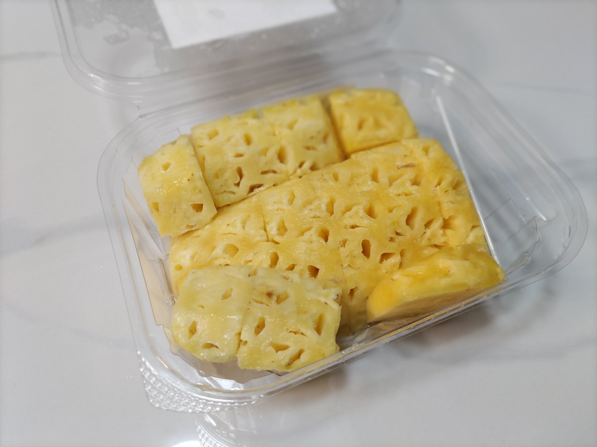 TaiwanWind's tweet photo. ファミマのパイナップル🍍 https://t.co/juKM7v4bsi
