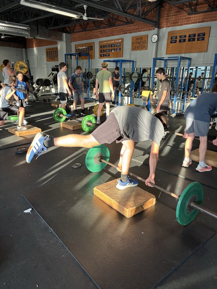 WeAreHolton's tweet photo. Summer strength and conditioning in full gear this week! https://t.co/3fSMEnYR2F