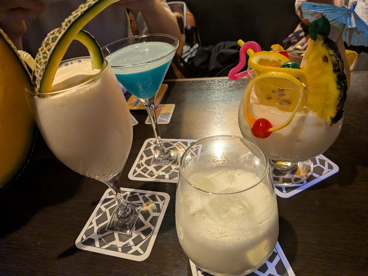 coconutsBG's tweet photo. ボドゲ友だちとBAR🍹 https://t.co/NtDEz5qdBu