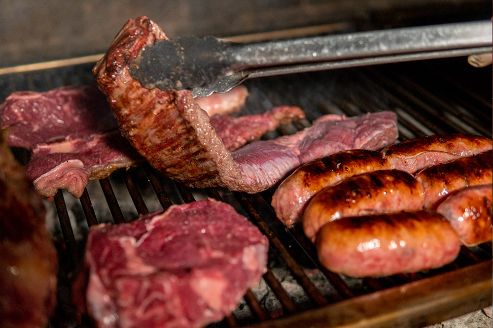 Vecchie_Storie's tweet photo. 😋🥩 STASERA?!? 🥩😋
🔥☎️ PRENOTA PER TEMPO!!! ☎️🔥
#WEAREINPUGLIA #MONOPOLI #BRACERIAVECCHIESTORIE #VIENICONILSORRISO #THINKDIFFERENT #pugliadavedere #pugliafood #pugliafoodlovers #travelinginpuglia #tipycalfood #welovepuglia #welovemonopoli https://t.co/3g8vjtpQRK