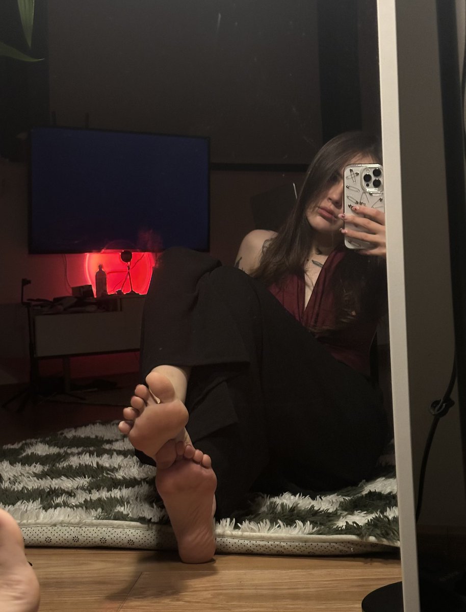 pr3ttydamage's tweet photo. gm i guess 🙄 https://t.co/SBGHcyQdDY