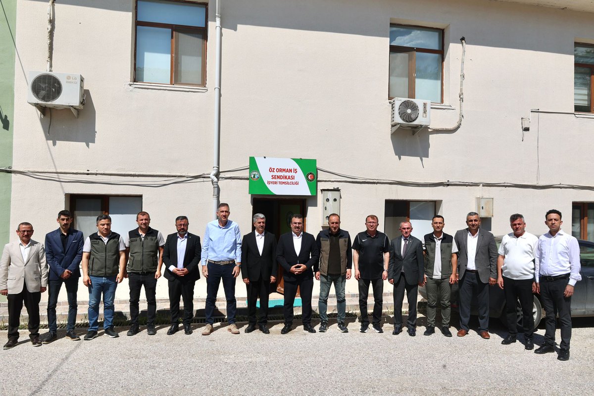 ozormaniskast's tweet photo. Kastamonu Orman Bölge Müdürümüz Hakan YASLIKAYA, Bölge Müdür Yardımcımız Hayri ÖZDEMİR, Kastamonu Orman Bölge Müdürlüğü Bilgi Sistemleri Şube Müdürü Kamuran AYDOĞAN, Kastamonu Orman İşletme Müdürü Erkan GAZİBEYOĞLU, Kastamonu Orman İşletme Müdür Yardımcısı Sedat IŞIK https://t.co/zbFOUCc3rm