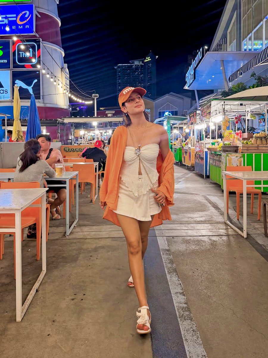 _ishustories's tweet photo. Bangkok Diaries 🇹🇭✨
#ishamalviya #fypシ゚viral #trending #viral #X https://t.co/DGmNl6rzn3