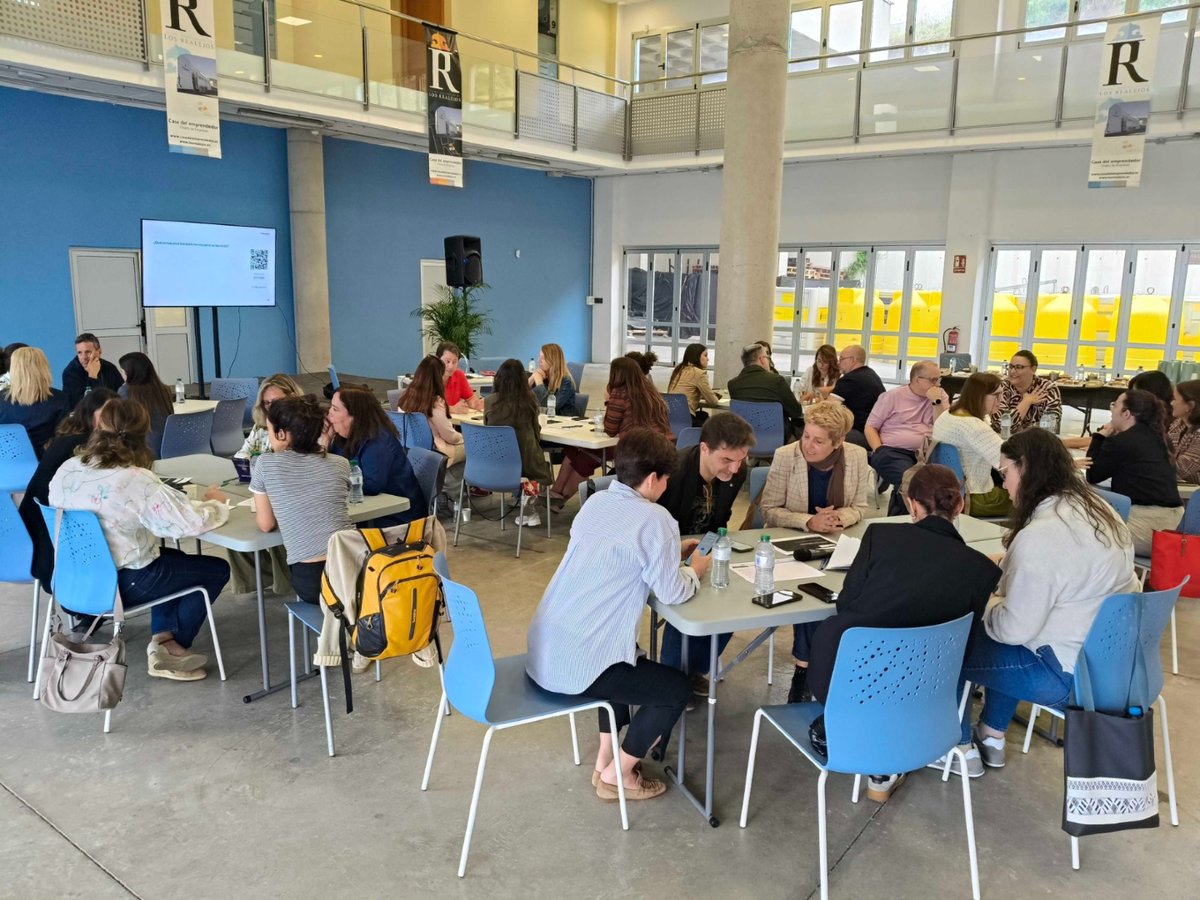 fg_ull's tweet photo. Seguimos construyendo oportunidades desde el trabajo en red ✨

El pasado 29 de mayo participamos en la jornada presencial de la Red Técnica de Empleo de Tenerife, celebrada en la Casa del Emprendedor de Los Realejos. https://t.co/FKEelPZ9FG