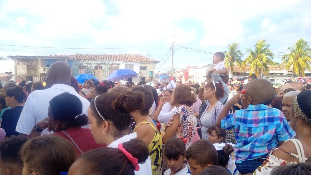 CaibarienInder's tweet photo. La Escuela de Nunchako,de Caibarién, presente en la celebración por el Día de la Infancia. #CubaPorLaPaz #JuntosPorCaibarién #VillaClaraConTodos https://t.co/p2RaIoFuWl