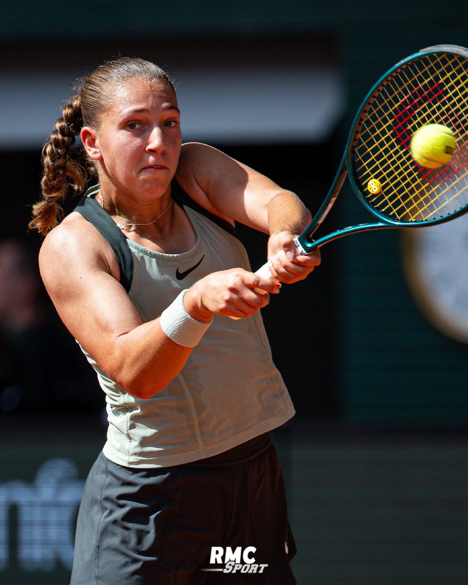 RMCsport's tweet photo. ❌ IL N'Y A PLUS DE FRANÇAIS A ROLAND-GARROS !

Diane Parry tombe à son tour face à la déroutante Chwalinska, issue des qualifications, 6-3 6-2. 

La Polonaise est en quart de finale. Incroyable parcours. 

https://t.co/nVxhh9hD5b https://t.co/4g7rG4J1CN