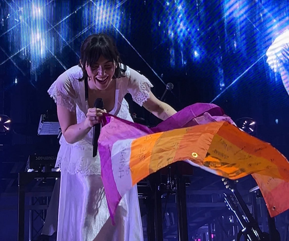 LESBIANS4GRACIE's tweet photo. happy pride month pretty lesbians in my phone https://t.co/r3e4cUcD0E