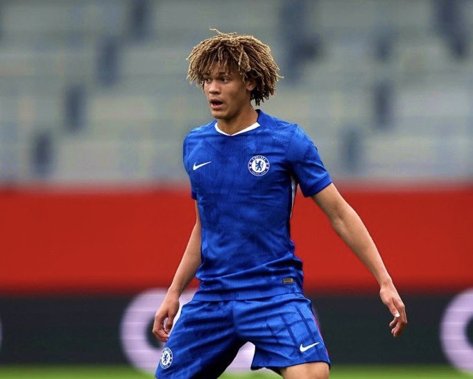 beyond90ftbl's tweet photo. In-house solutions

Chelsea have Landon Emenalo (18) waiting in the wings, a player who’s been bossing academy football for over a year now

Capable of playing left-back or in midfield, he has the brain, technical and physical qualities that make him ready for first-team football now

Very tidy in possession, nice vision and has great timing and reading of the game. Regular Cobham watchers will know how good he really is 

Sometimes you don’t need to go out on loan to prove you’re good enough. Emenalo deserves to be part of Chelsea’s first-team next year

another top full-back from cobham.