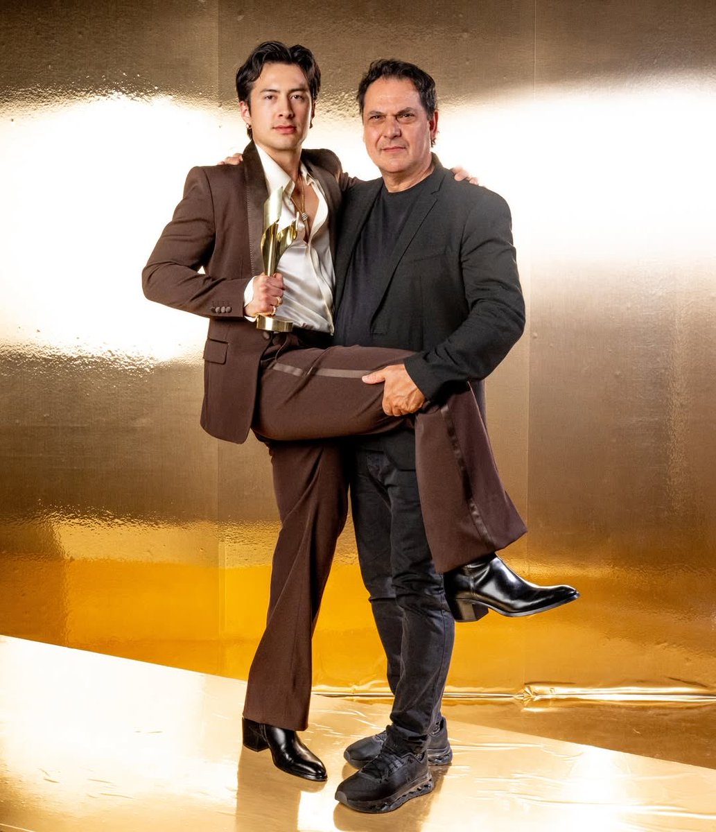 hudsonwupdates's tweet photo. Hudson Williams with George Pimentel at the 2026 Canadian Screen Awards!

“I just had to do it! In the back of my mind, I kept thinking about the last time I photographed Hudson Williams. At the Canadian Screen Awards, last night, the atmosphere was electric— everyone was buzzing, hoping to catch a glimpse of the Heated Rivalry star who once served tables at the Old Spaghetti Factory. 

This time, I found myself backstage in the Gold Portrait Studio, waiting as the winners made their way through. After Heated Rivalry swept the night with 16 awards, we wrapped up with the cast and crew photo. I then asked Hudson if he'd mind doing a solo portrait.

He smiled and said, "Sure."

I reminded him that I was the photographer who had taken the photo of him and Prime Minister Mark Carney doing "the leg thing." His eyes immediately lit up.

With a grin, he said, "that was you."

Then he added, "Well, we should do it again."
And just like that, there it was—a full-circle moment I never expected. One of those rare moments that reminds me why I love what I do.”

(via georgepimentel1 on Instagram)