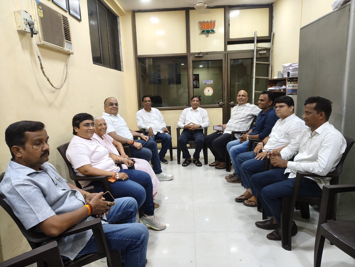 hetalgalabjp's tweet photo. Attended the BJP Ward 97 & Ward 98 Mandal Sangathan Meeting at the BJP Ward 98 Office, Santacruz West. Discussed organizational strengthening, upcoming initiatives, and public outreach activities to further enhance our service to citizens.
#BJP #SantacruzWest #Ward97 #Ward98 #MandalMeeting #Sangathan #PublicService @ShelarAshish ji @AmeetSatam ji @BJP4Mumbai
