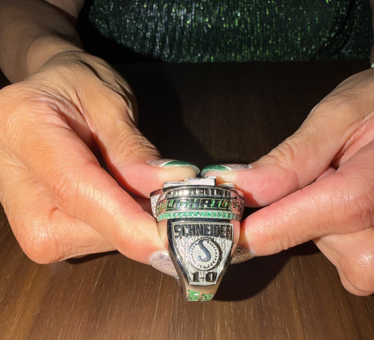 RiderCharm's tweet photo. From dream job to Grey
Cup Champion π... So thankful to be part of the #Riders organization and to wear a Grey Cup Ring with pride ππ... Beyond my wildest dreams!!! #GCChamp
#PinchMeMoment #ItsOurTime @Prairie_Scot https://t.co/HuFACoKW7F