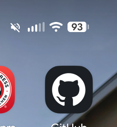HearITfromMatt's tweet photo. Unplugged for 35 minutes. 7% battery drain on my Pixel 10. The phone hasn't been released for a year, let alone in service for that long. #Disaster https://t.co/FqGs2UYkTk