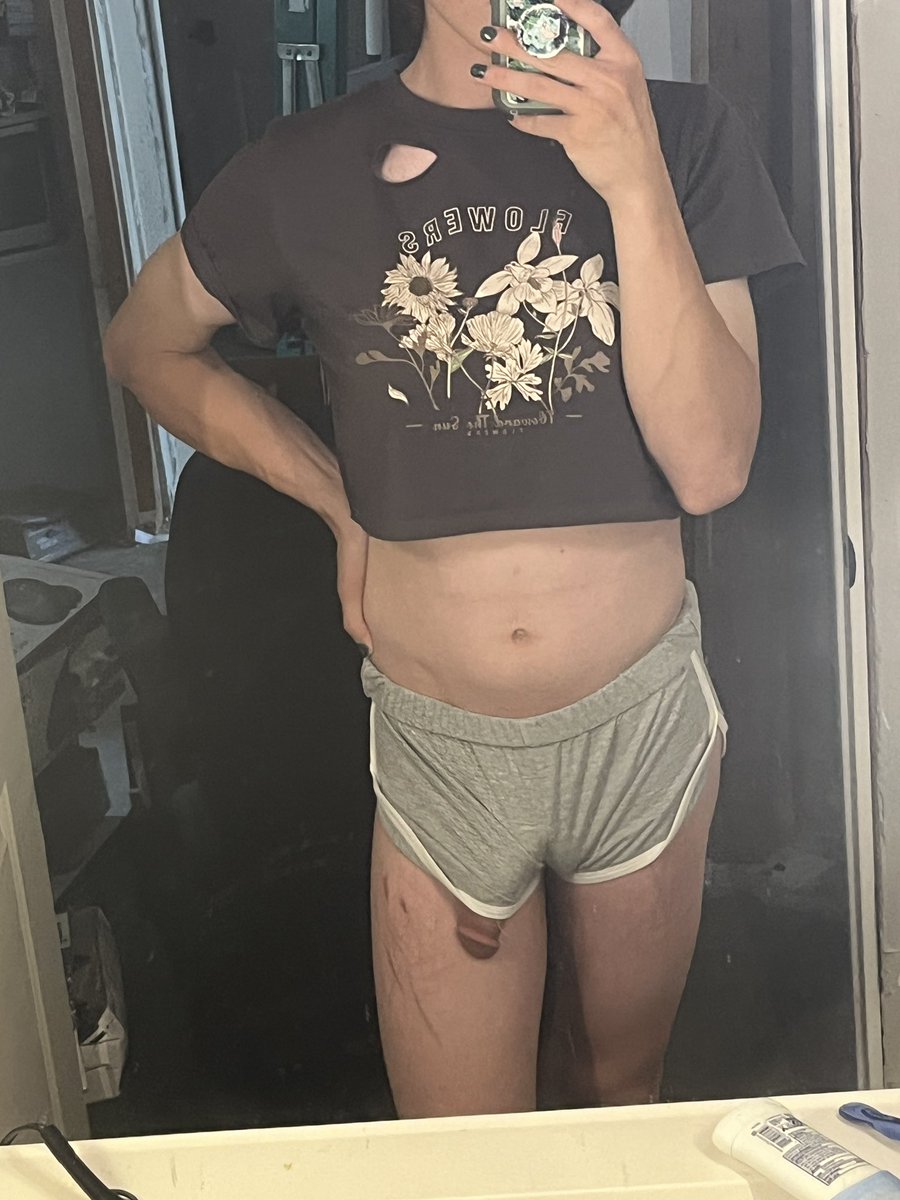 TopazTheTwink's tweet photo. These pants are too fucking small he keeps getting out😔💔 https://t.co/JdwG4n3VXh