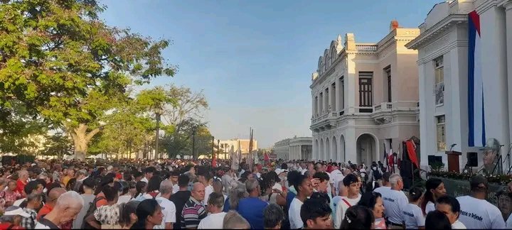 DtccUeb's tweet photo. 📣Cienfuegos muestra su apoyo al General de Ejército Raúl Castro Ruz, ante la injusta acusación de una corte federal de los Estados Unidos, y con ello la reafirmación de nuestros trabajadores petroleros al sí por la Revolución.
#PetrolerosPorCuba
#Cuba
#ENCC
#cupet https://t.co/n29qr7yIij