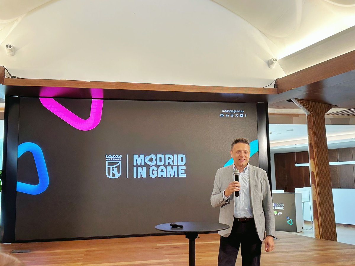 dev_es's tweet photo. 🔵 DEV ha asistido hoy a la presentación institucional ante la delegación china en @MadridinGame

Emanuele Carisio ha representado a la asociación en este encuentro para seguir fortaleciendo los lazos entre las industrias del #videojuego de España y China https://t.co/T65c9a6i5e