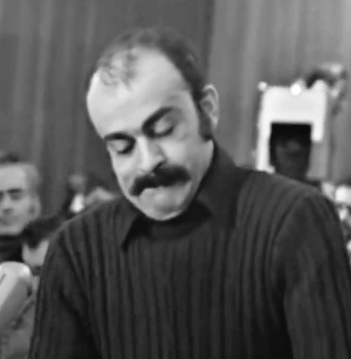 adam_hesabi's tweet photo. @AhmadSamadi1974 @mahsa_300 احمدجان واسه کی اینهمه نوشتی؟
چپ اگه میفهمید که از فرزندِ یک مارکسیست لننیست که سوسیالیسم رو در مکتب اسلام آموخته قهرمان نمیساخت :)) https://t.co/s2R23QB5Zo
