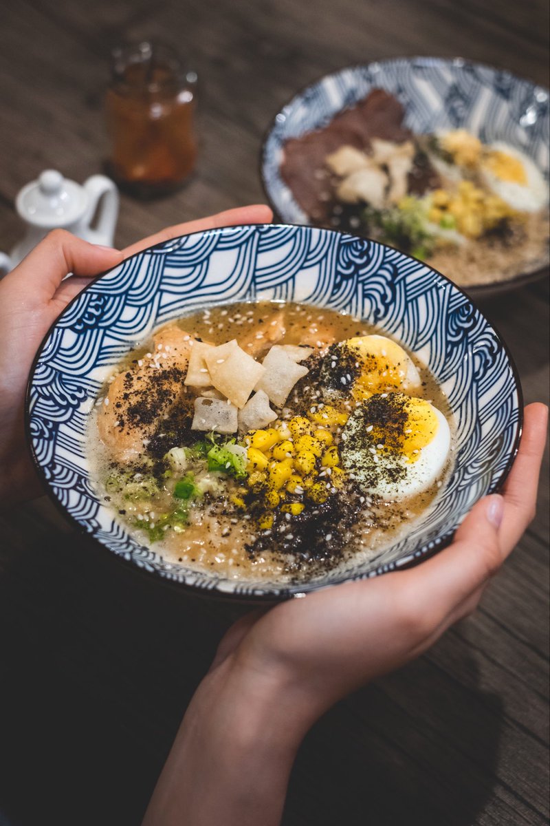 ShemMD's tweet photo. 1. Nasi Kuah Ramen Roasted Chicken (IDR 44k)
2. Nasi Kuah Ramen Beef Slices (IDR 49k)
➖
🍜 spot: Noko Ramen, Jl. Siradj Salman, Samarinda, East Kalimantan, Indonesia.
#travelfore #samarinda #ramen https://t.co/bSDr4Z58bX