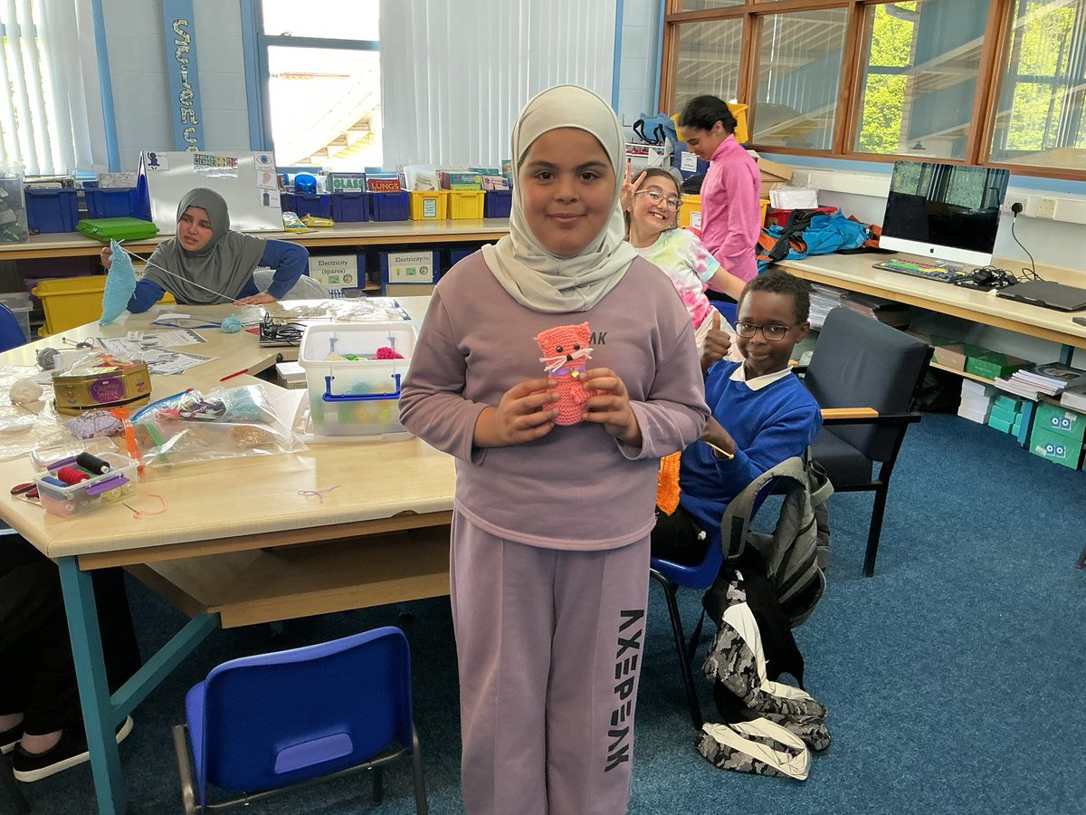 LawrencePrimary's tweet photo. Some more of our wonderful cats (and kittens 🐱)
made in knitting club
Well done children. 
😻🐈😻😸 https://t.co/yddQMhRrDb