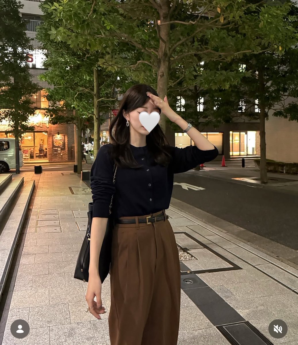 xqueen___a's tweet photo. 肩にかけてるのもUNIQLOメリノクルーネックカーディガン！サラサラ着心地良くて年中着てる！！ https://t.co/QdYW2EQPHn