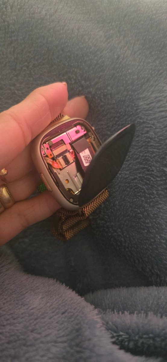 SharonAzzopardi's tweet photo. My Fitbit Sense 2 fell apart. Budget, around £200.  I use a Samsung Galaxy S24 Ultra phone.  I need a smartwatch with FULL premium features (ECG, AMOLED, GPS, NFC) AND at least 7+ days of battery. @Huawei, @Amazfit, @GarminUK, @FitbitSupport (open to other brands) - best choice? https://t.co/rMZ9VlWkbp