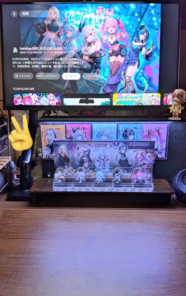 uchily's tweet photo. モニター下のFGのグッズを
照らす照明固定出来た🙌🏻

ボートの上にL字のステンレス板を固定して
LEDテープをコの字で貼り付け！
(歪なのは固定位置と被る為)
シリコン切って基板が剥き出しの状態で
コネクタにはめ込むの骨折れた…w

ころさん🥐人形の位置にグッズ置けるし
明るくなったし大成功ー！✌🏻 https://t.co/YyMlTAm2d8