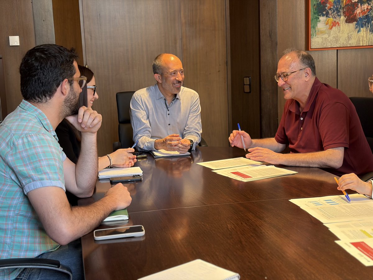 ajmanresa's tweet photo. L’alcalde @marc_aloy, la regidora de Cultura i Llengua @tinfantem, i l'assessor per la llengua @marcorriolsgol han rebut a l'Ajuntament el president d'@omnium @XavierAntich 

Antich ha remarcat la bona tasca del govern de #Manresa en la promoció i difusió de la llengua catalana https://t.co/oDK8Wis2c5