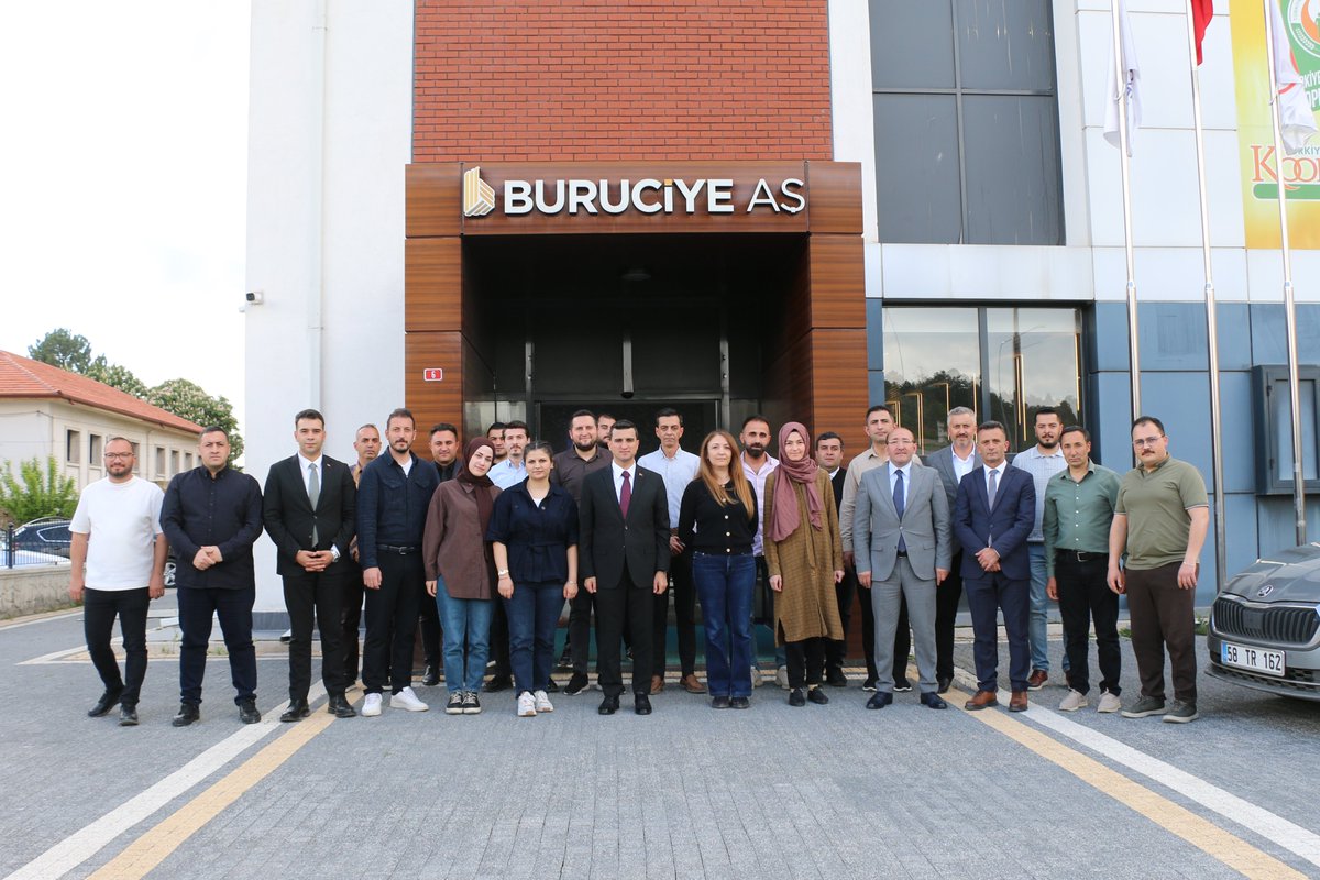 buruciye_as's tweet photo. Sivas Vali Yardımcısı, İl Özel İdaresi Genel Sekreteri Sayın Halil İbrahim YEŞİLYURT ve Buruciye AŞ. Genel Müdürümüz Sayın Mustafa ALTUN’un katılımlarıyla, Kurban Bayramı tatilinin ardından mesainin ilk gününde geleneksel bayramlaşma programı gerçekleştirildi. https://t.co/uZMzPM9x3K