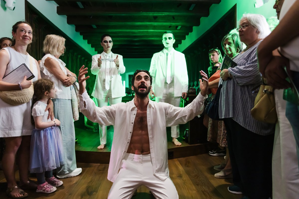 ConsellGeneral's tweet photo. 🎵 El festival @Classicandorra ha portat aquest cap de setmana a la Casa de la Vall una proposta que ha fusionat música, art i memòria en un recorregut únic per les seves estances.

📷 @andorraworld_ad / David Vilanova https://t.co/ewoLcOzbFD