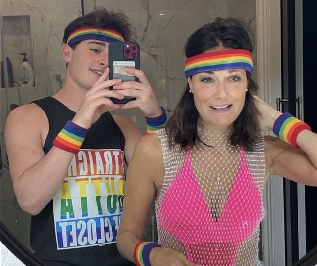 foahthinker's tweet photo. happy pride 💓!!! https://t.co/cVtPYSGQdA