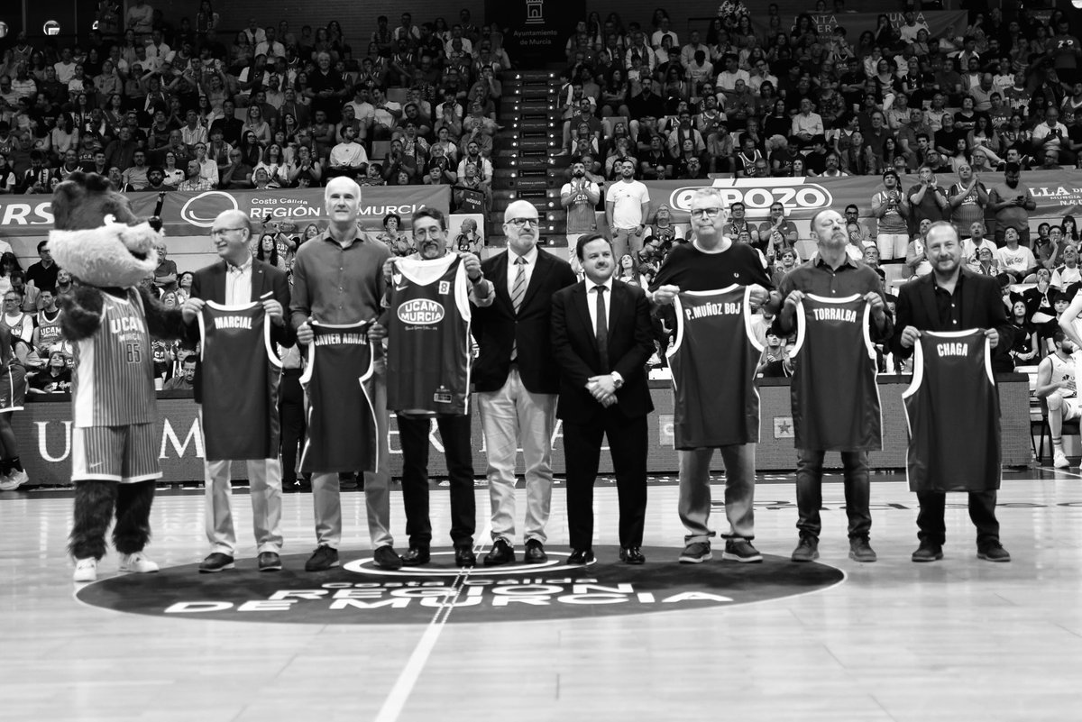 UCAMMurcia's tweet photo. ⚫️ El UCAM Murcia CB lamenta profundamente el fallecimiento de Pedro Muñoz Boj, integrante de la primera plantilla del Juver Murcia. https://t.co/R8oJmpn47n