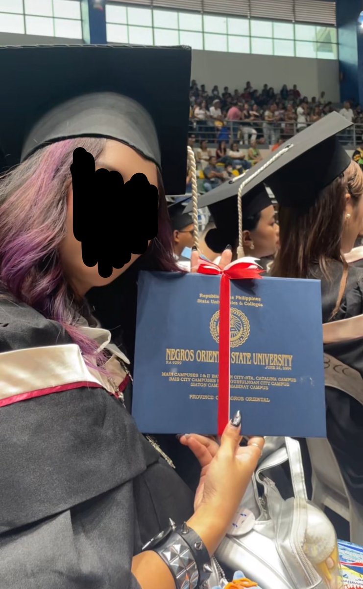 ryunVT's tweet photo. I’ve been inactive here but so happy to announce that I graduated!!! 🎓 and on pride month too!!🏳️‍🌈 https://t.co/q5Z7uzcstU