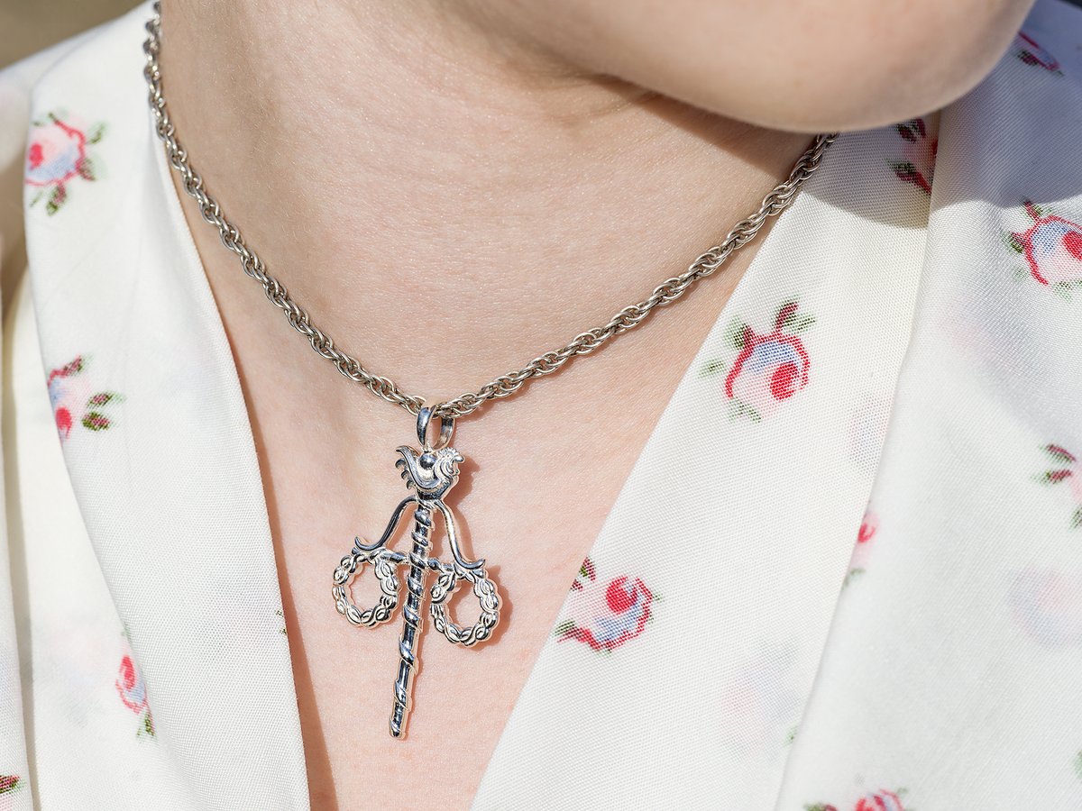 KersBritta's tweet photo. A tribute to Swedish midsummer traditions and rich folk art heritage. Photo of Swedish midsommar maypole necklace pendant in Silver.

Check it out https://t.co/nHK5sQITGV

#SwedishJewelry #maypole #Midsummer #DalarnaFolkArt #SwedishDesign #Leksand #midsommar #Sweden #dalarna https://t.co/IsGWfN4Urs