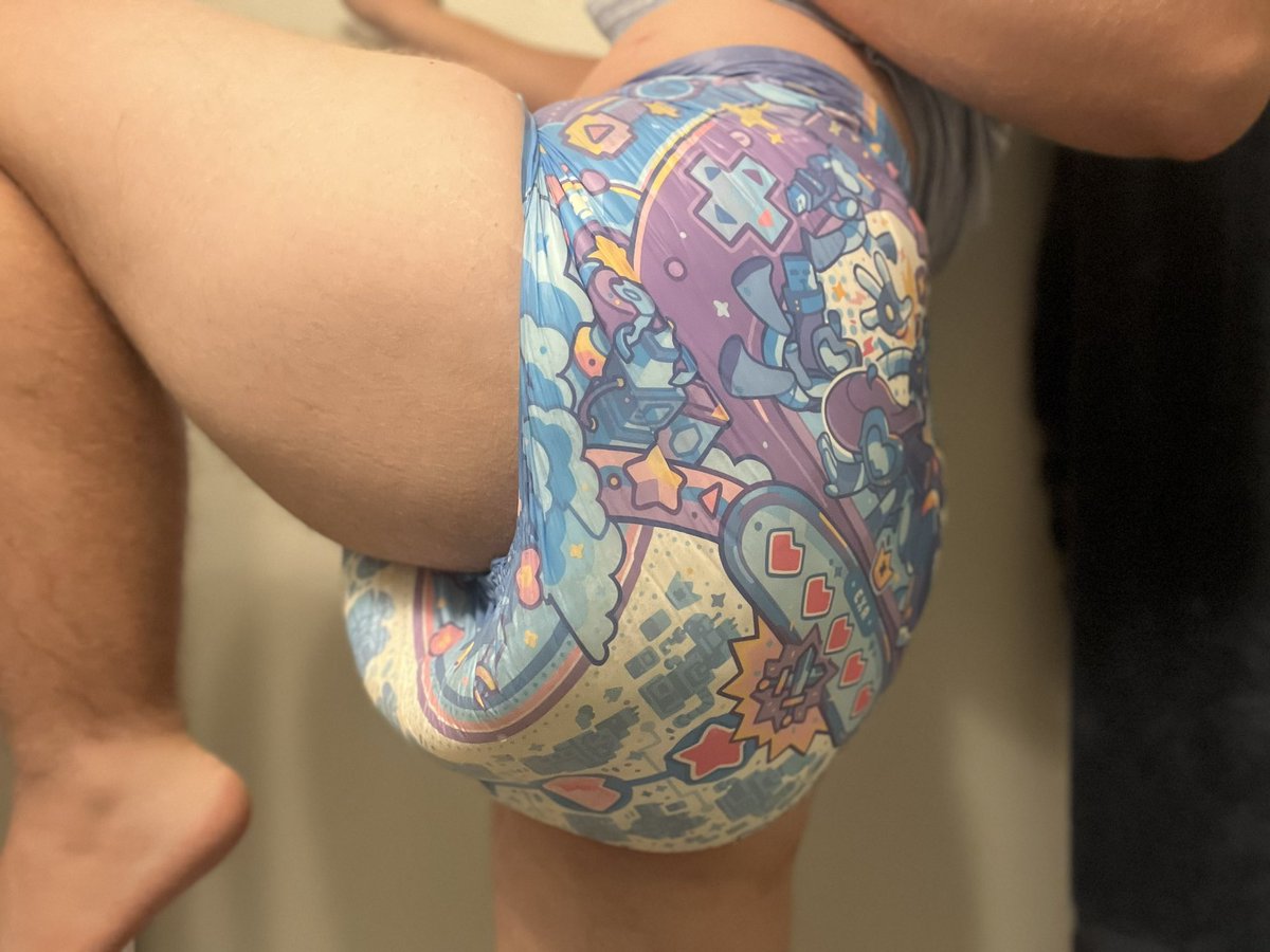 crinklychai's tweet photo. no potty breaks when gaming :333

#abdl #diaper #diaperfur https://t.co/idveRpRVZk