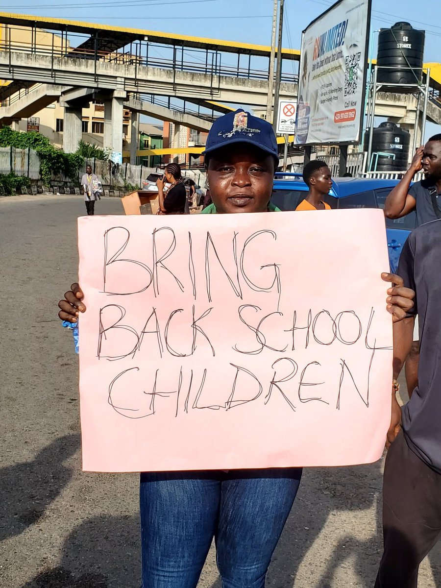 mrolamidedavid's tweet photo. Are you safe ?

The abduction of 39 schoolchildren and 7 teachers has triggered protests in Ogun as parents &amp; youths demand stronger security measures.

When going to school becomes a risk, the future is under threat.

Should schools remain open amid rising kidnappings? https://t.co/IpXbxSkJlx