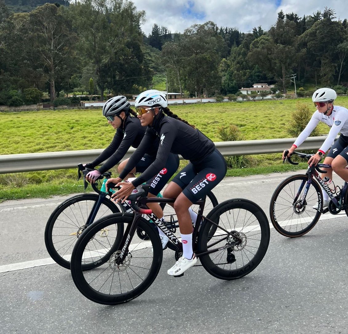 TeamBestPC's tweet photo. 🚨 ¡Atención, Colombia! 🚨

Nuestras guerreras ya están rodando en tierras cafeteras… y no fueron solo a conocer paisajes… 😏🚴‍♀️

¡Que se escuchen esos pedales hasta Ecuador! 💪🇪🇨

#SomosUnaFamilia https://t.co/zuDDlwLf5g