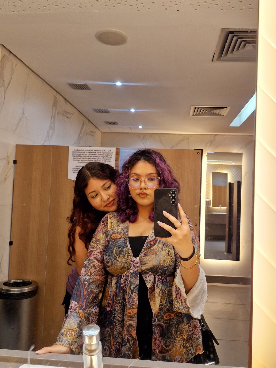 padmepics's tweet photo. e nesse mês do orgulho eu estou muito orgulhosa de amar 🪽⭐️🍭👩‍❤️‍💋‍👩 https://t.co/Ys6e9E1BPg