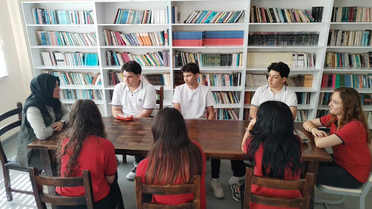 sakaryamem's tweet photo. 📚 Müdürlüğümüz tarafından yürütülen “Kütüphane Demek…” projesi kapsamında Hendek Anadolu Lisesi okul kütüphanesinde, “Kütüphane Demek Ekolojik Tarım ve Biyoçeşitlilik Demek” temalı söyleşi gerçekleştirildi.
🎙 Konuşmacı: Nihal TURAN
🗣 Konu: Ekolojik Tarım ve Biyoçeşitlilik

@tcmeb
@Yusuf__Tekin
@dogan_rahmi
