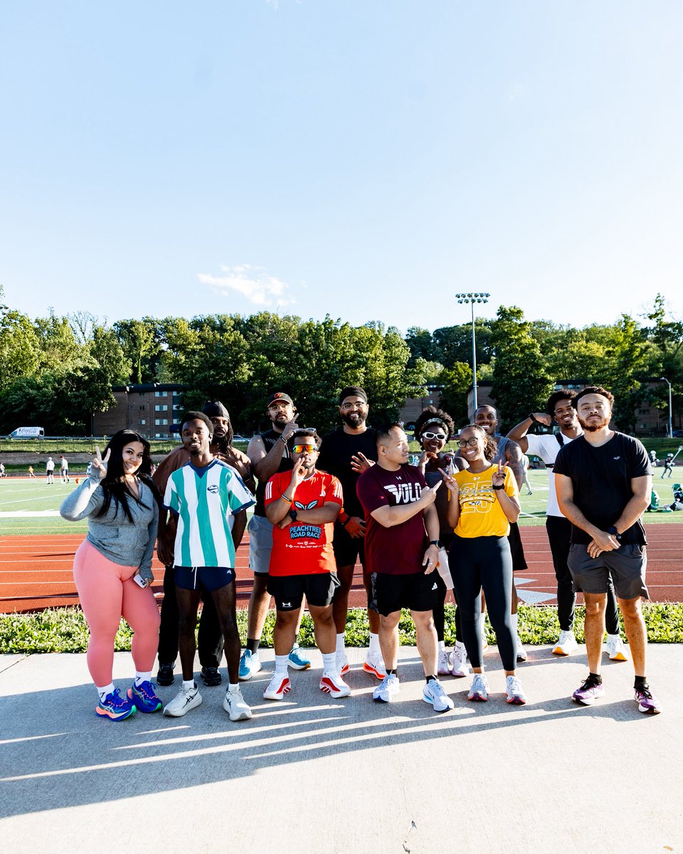 trackhawksrun's tweet photo. Great job by this group of pushing the pace at last Thursday’s tempo session! 🕺🏽 https://t.co/7JLwbHtKxG