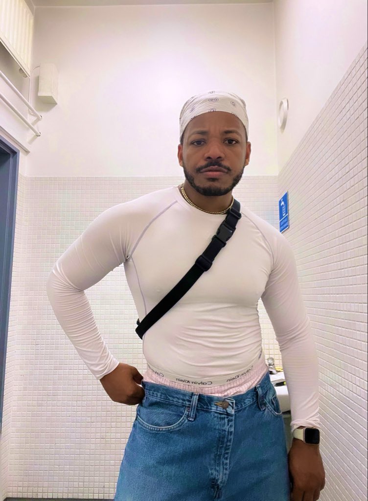 _LeMale's tweet photo. Would you date a men dress like this? https://t.co/7KINJBaf7F