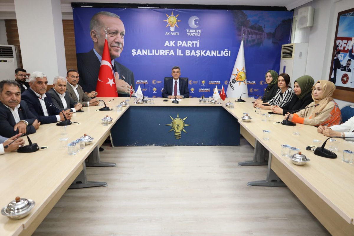akpartiurfa's tweet photo. Şanlıurfa için hep birlikte, daha güçlü yarınlara! 

İl Başkanımız @milhamigunbegi başkanlığında, il yönetim kurulu toplantımızı gerçekleştirdik.

 Toplantımızda;
-  Teşkilat çalışmalarını konuştuk.
- Saha faaliyetlerini değerlendirdik.
- Yapılacak çalışmaları istişare ettik.
- Ulusal ve yerel gündemi değerlendirdik.
- Hemşehrilerimizin sorun ve taleplerini konuştuk.

 Cumhurbaşkanımız Sayın @RTErdogan'ın güçlü liderliğinde aziz milletimiz için çalışmaya devam ediyoruz.

#SevdamızŞanlıurfa  #YönetimToplantısı 
@abuyukgumus @Akparti @hakanaksu058 @farukaytek @ZehraAy063 @furkankucukk_