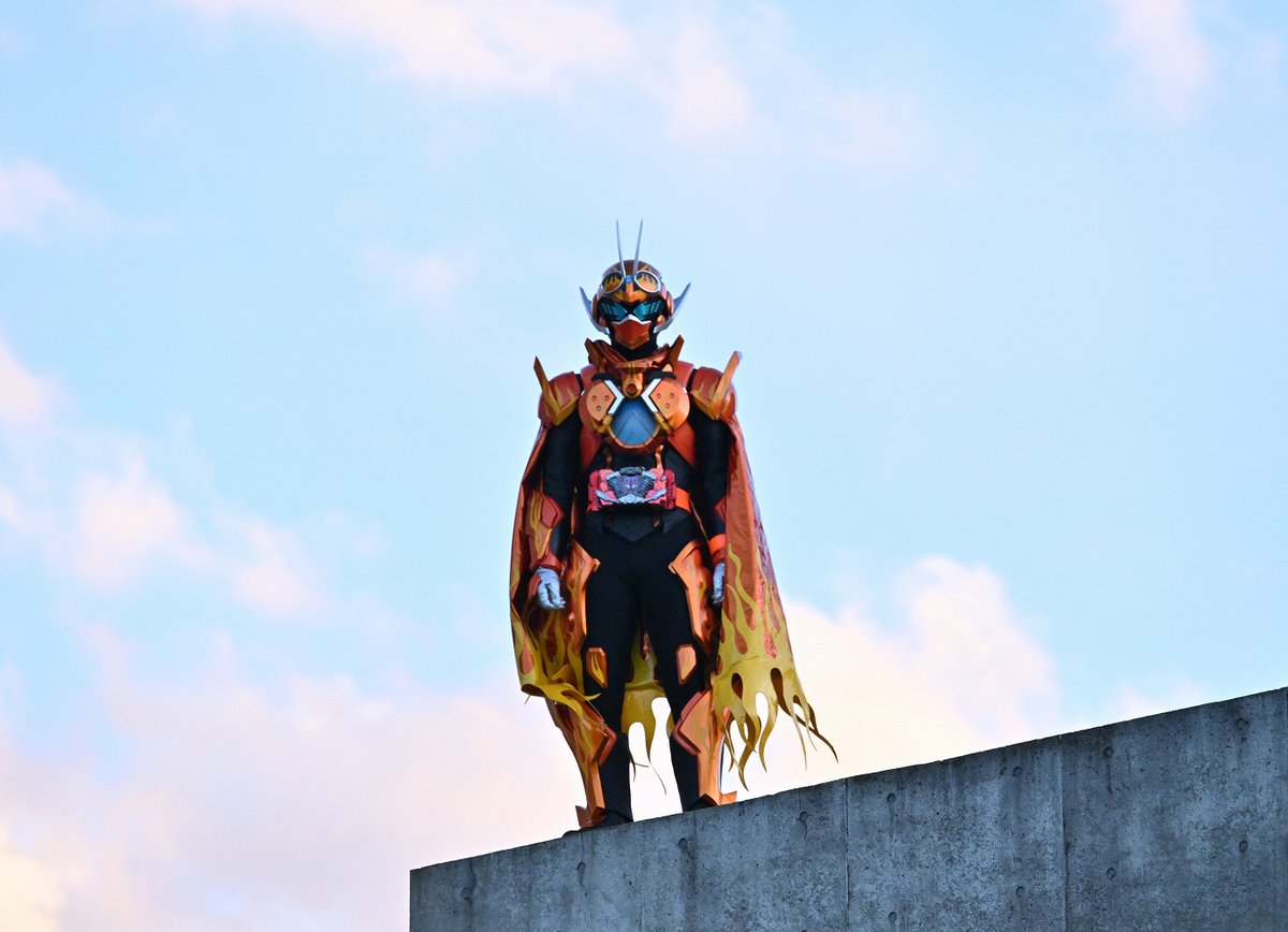 nextbananaLv99's tweet photo. ブルアカ最終章見てない人でも一言でクソほどわかる
ク　ロ　コ　紹　介

ガッチャードデイブレイク https://t.co/XCixDRgVbm