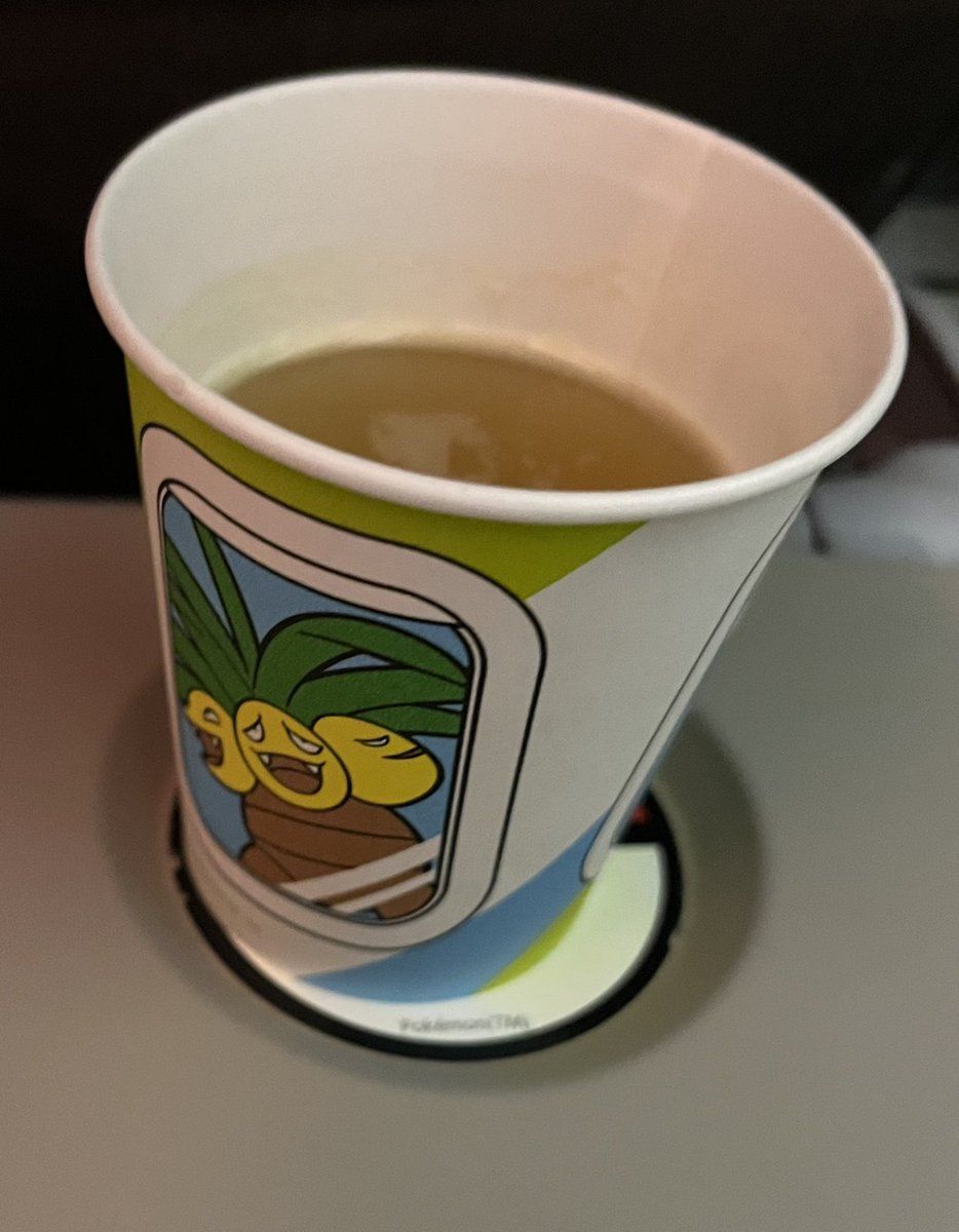 pochirm35's tweet photo. 昨日は那覇神戸便でソラシドの特別塗装機に乗れてラッキー。

オンラインチェックインも自動機でもチェックインできずカウンターで予約が無いですとなり、焦りましたがなんとか発券してもらえて乗れましたが、せっかく非常口席予約してたのに別の席に変わっちゃった..(システムはやく安定して欲しい) https://t.co/AyWaEnmpoC