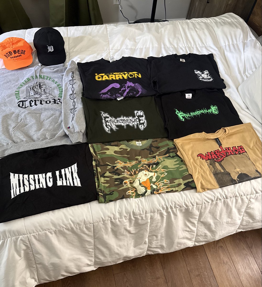 actionvskelly's tweet photo. Tied down weekend is basically my clothes shopping for the year. https://t.co/3l1XDAToaJ