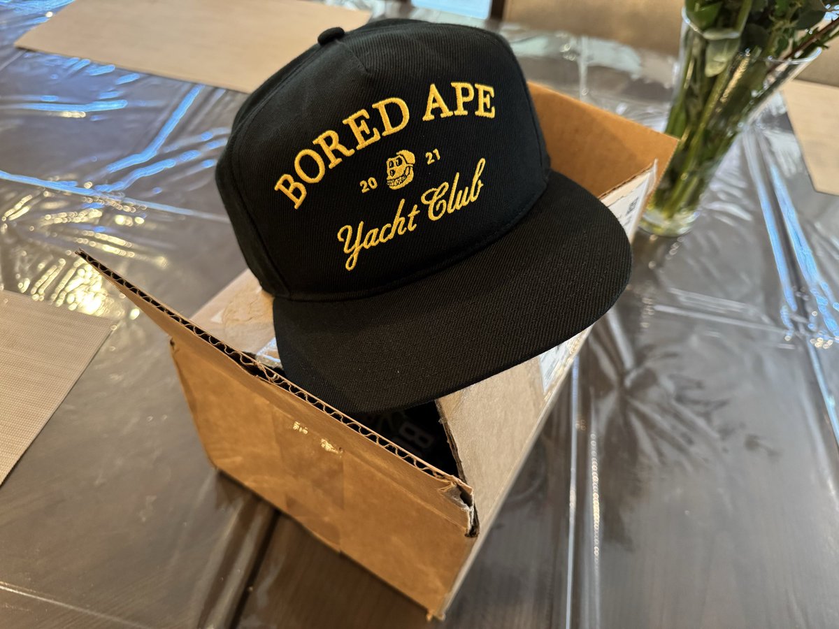 law_trader's tweet photo. Grail has arrived ￼￼🎉🎉🎉 thanks @apewhale https://t.co/A6amcSLCGb