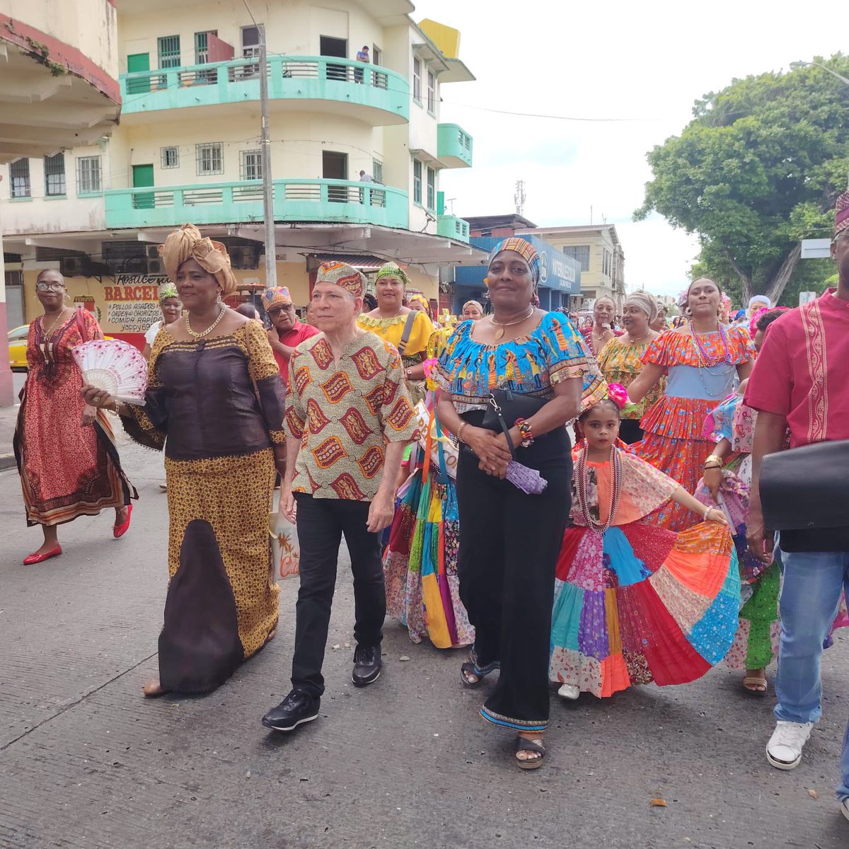 MINSAPma's tweet photo. #Colón | Participamos en el cierre del mes de la etnia negra promoviendo la eliminación de criaderos de mosquitos para prevenir el dengue.

Se llevó mensaje preventivo a la población durante el recorrido cultural. #MinsaPanamá 🦟 https://t.co/lY2AWARJA5
